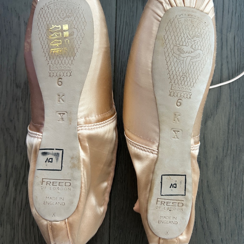 Freed of London pointe shoes. Size 6 1X, DV. Pink.